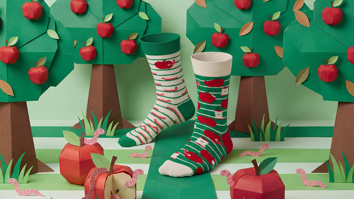 Asymetryczne skarpetki Many Mornigns - Apple Wiggles Asymetryczne skarpetki Many Mornigns - Apple Wiggles